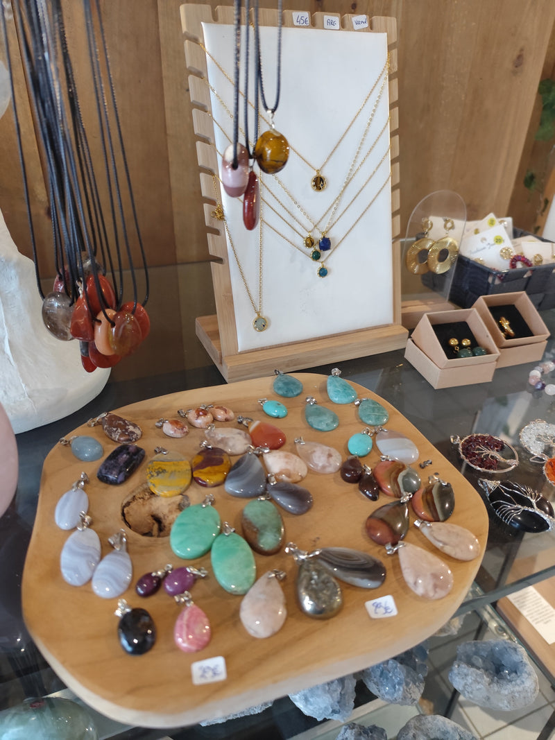 Pendentifs en pierre naturelle