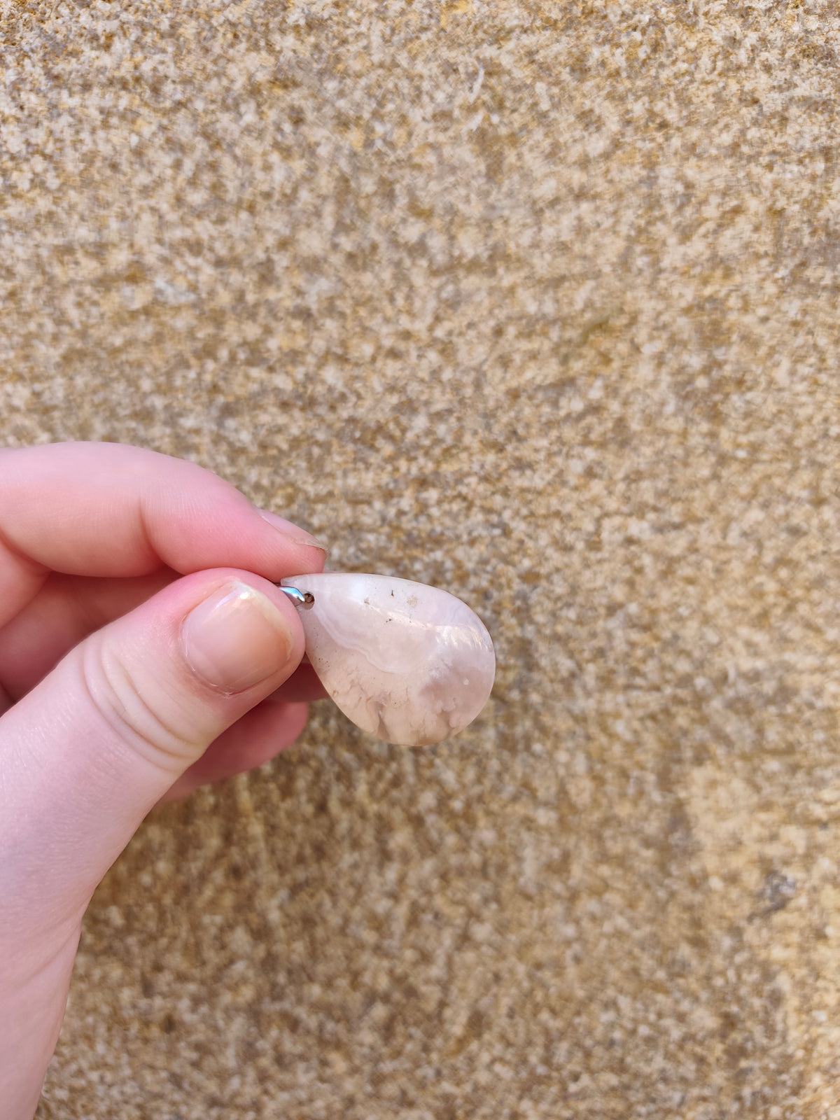 Pendentif Agate Fleur – Harmonie & Équilibre Naturel