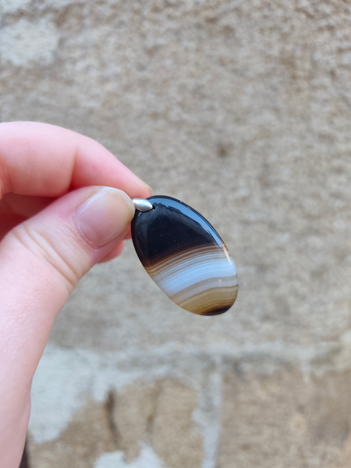 Pendentif en Agate Noire Naturelle – Pierre de Protection et d'Ancrage