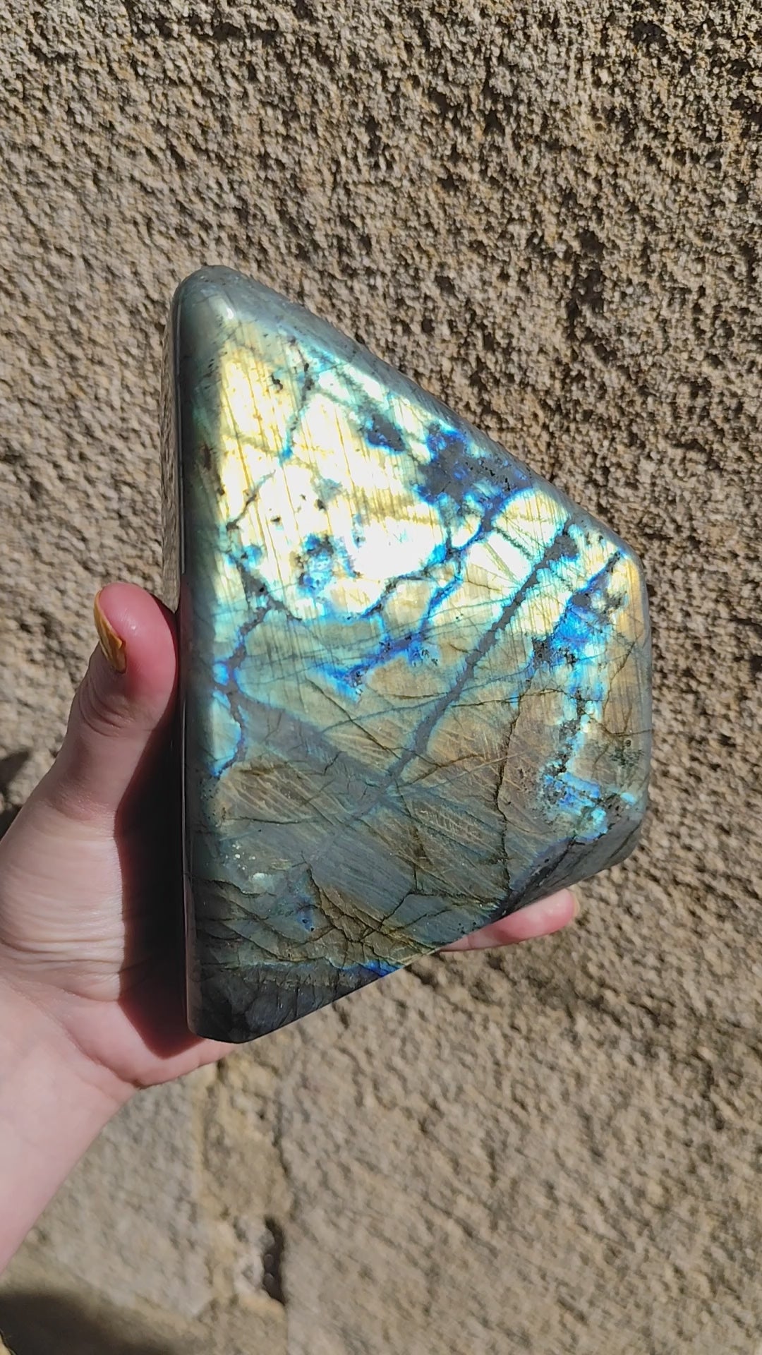 Labradorite Naturelle – Qualité AA | Pierre de Protection – Origine Madagascar
