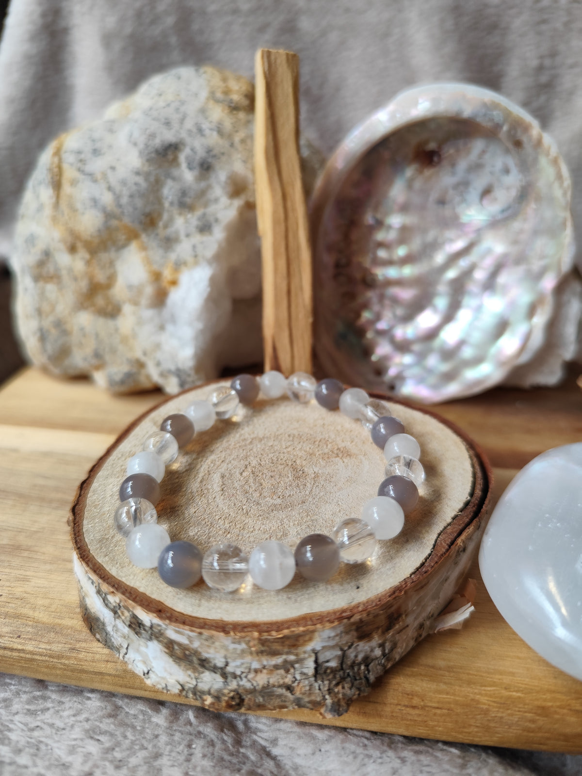 Clarté d’Âme – Bracelet Agate Grise, Sélénite & Cristal de Roche | Collection Œil de Luna