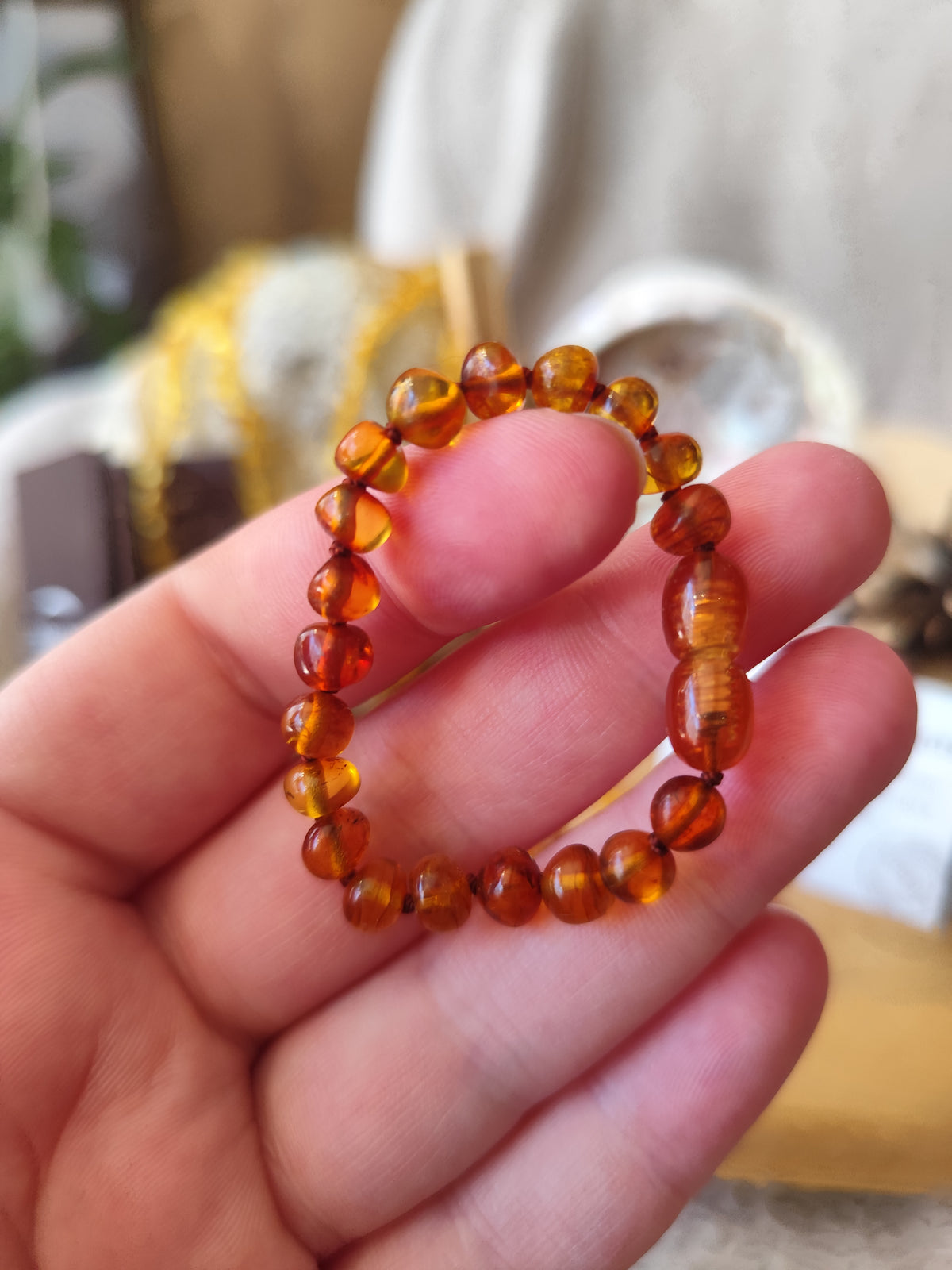 Bracelet bébé Ambre naturel – Fermeture sécurisée & perles nouées