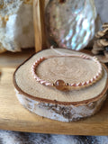 Bracelet micro-macramé ajustable avec perle de pierre de lune – Bijou artisanal
