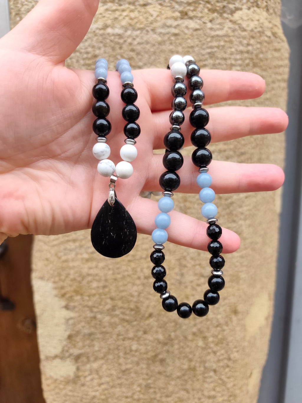 Sautoir Léa en pierres naturelles – Tourmaline noire, obsidienne, howlite & hématite
