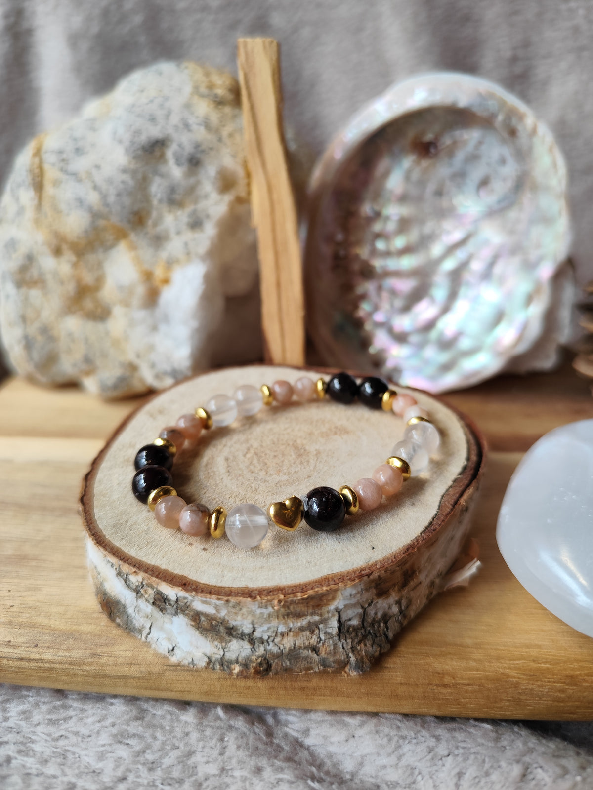Éclosion – Bracelet Cristal de Roche, Pierre de Lune & Grenat | Collection Œil de Luna
