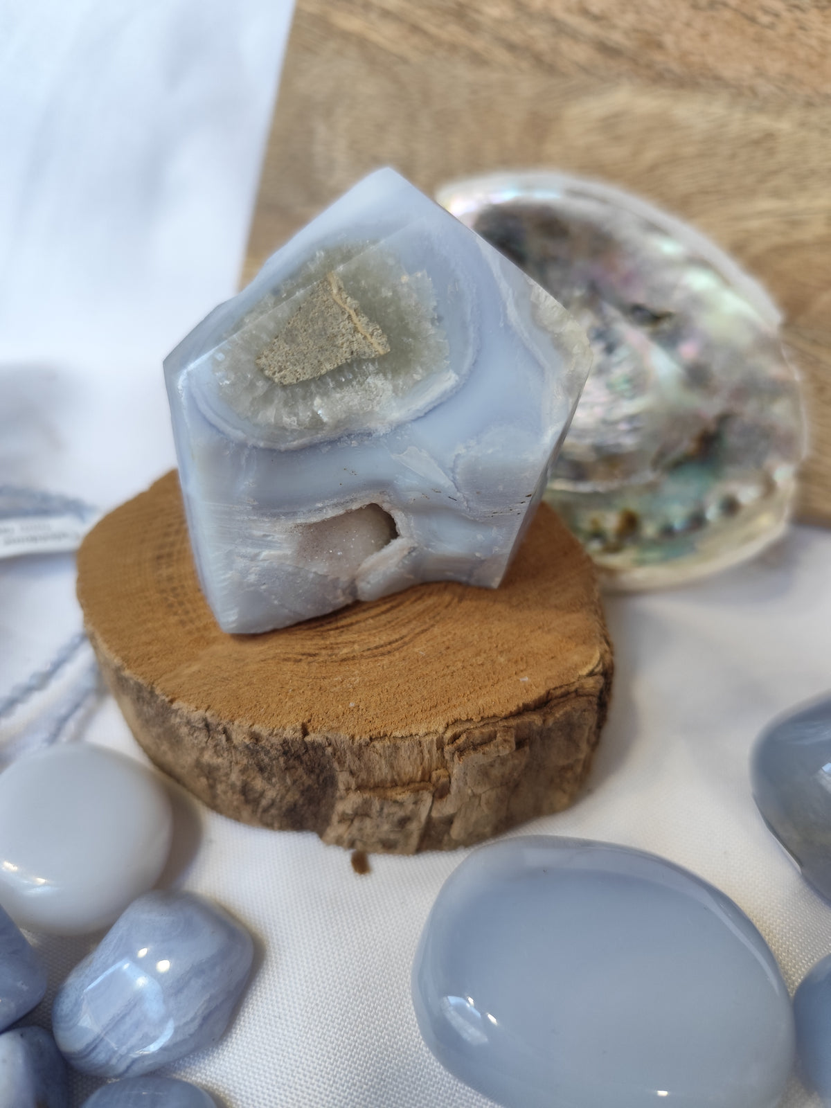 Calcédoine bleue cristallisée ( rare )