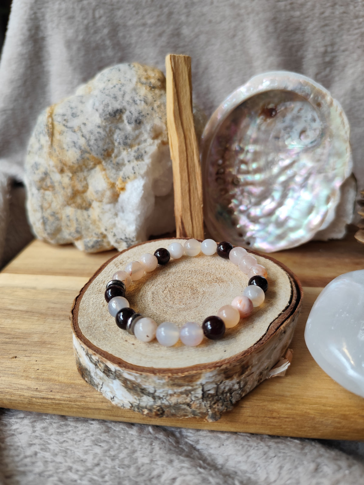 Éclat de Cerisier – Bracelet Agate Fleur de Cerisier & Grenat | Collection Œil de Luna