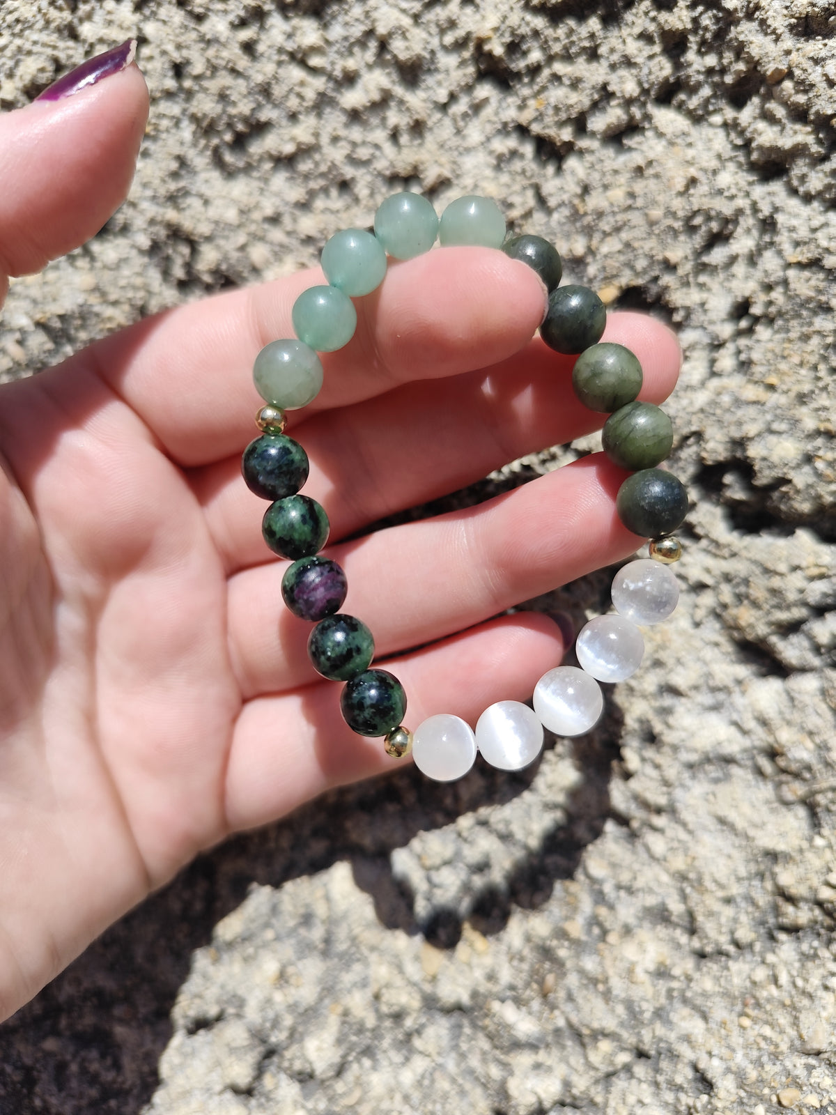 Bracelet « Renaissance » – Sélénite, Rubis Zoïsite, Jade Vert et Aventurine Verte | Pièce Unique