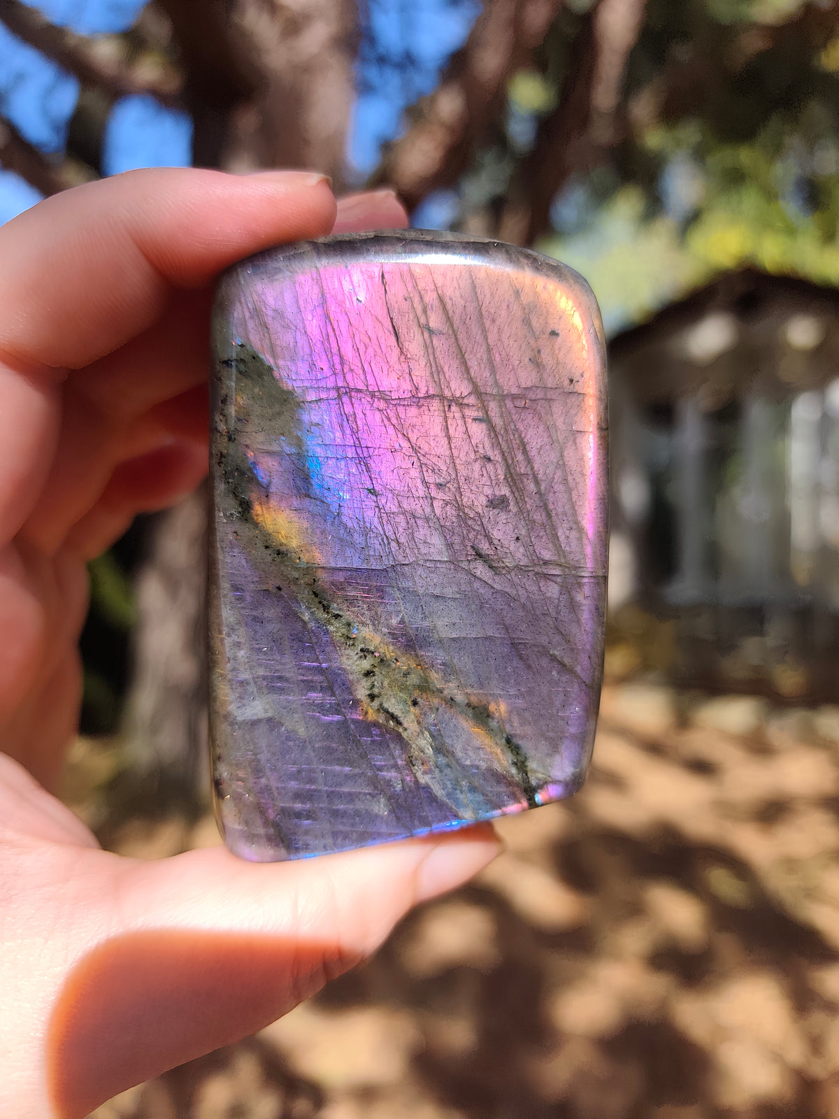 Labradorite Sunset naturelle – Reflets rosés et violets