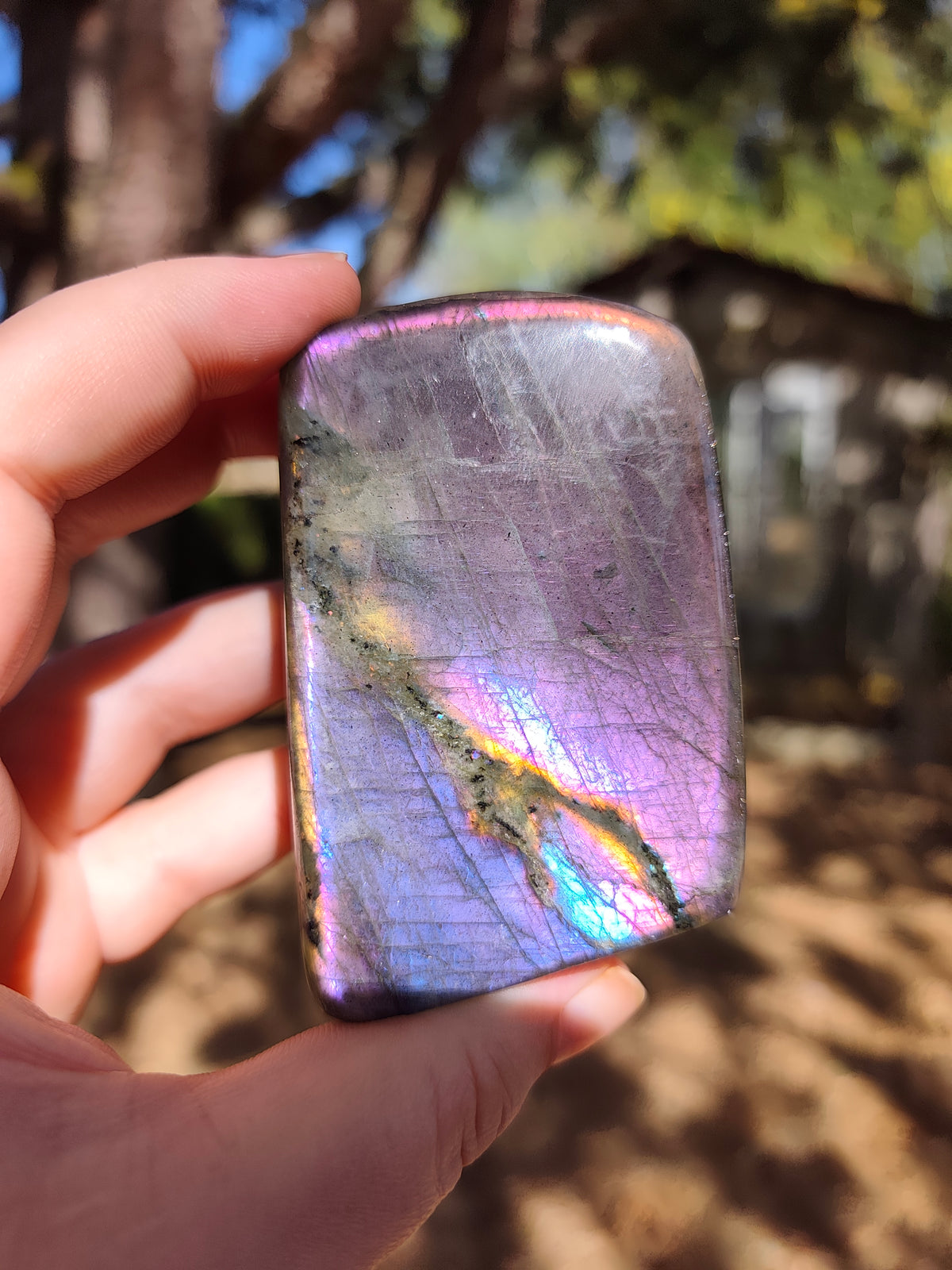 Labradorite Sunset naturelle – Reflets rosés et violets