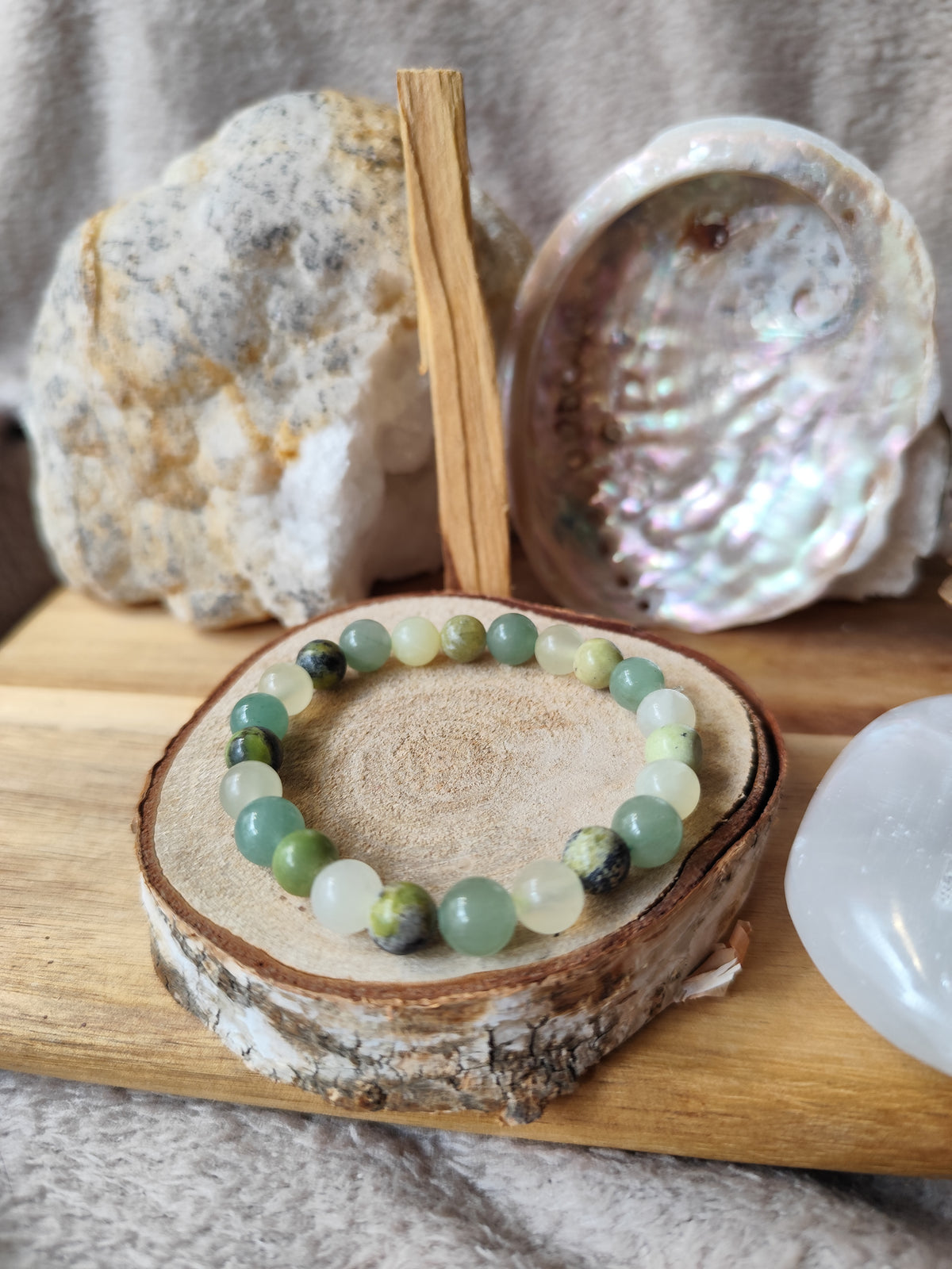 Aventure Infinie – Bracelet Serpentine Verte & Jade de Chine | Collection Œil de Luna