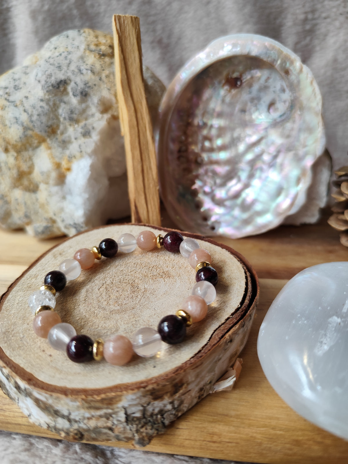 Cœur Éternel – Bracelet Pierre de Lune, Grenat & Quartz Rose | Collection Œil de Luna