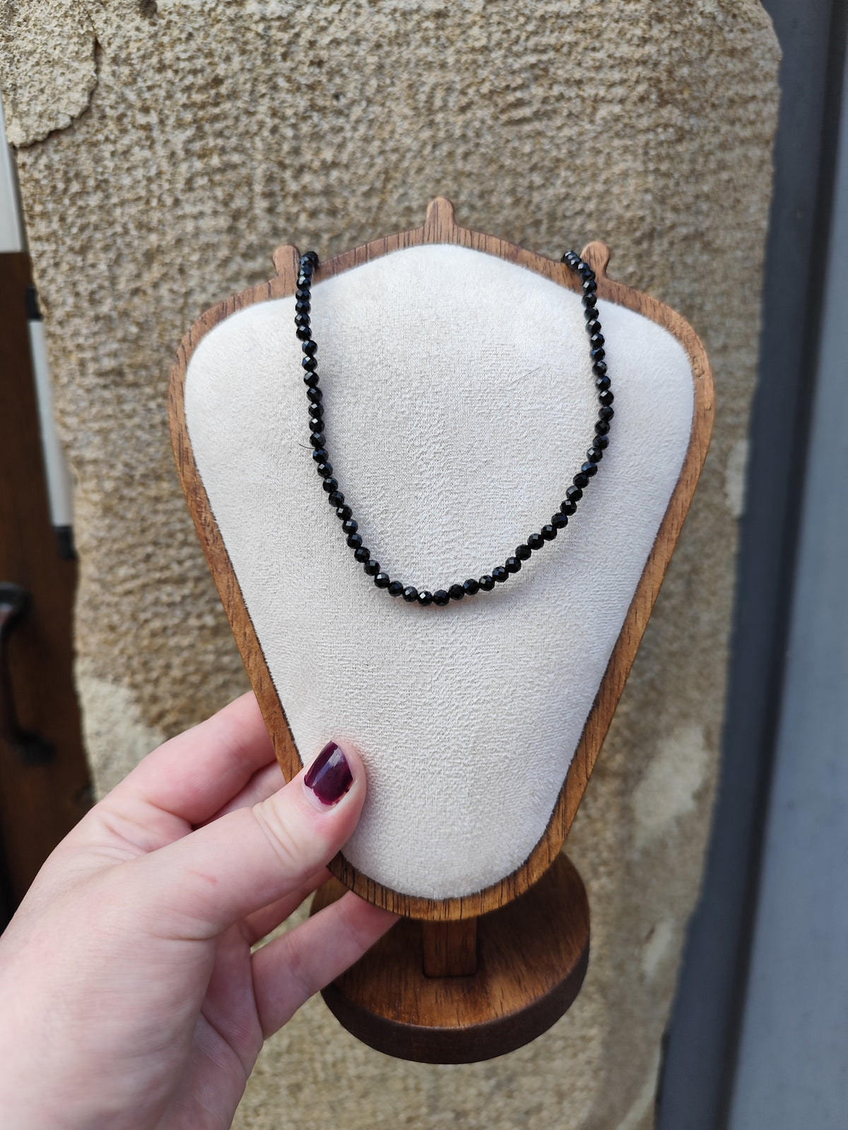 Collier en Spinelle Noire – Élégance, Protection & Ancrage,