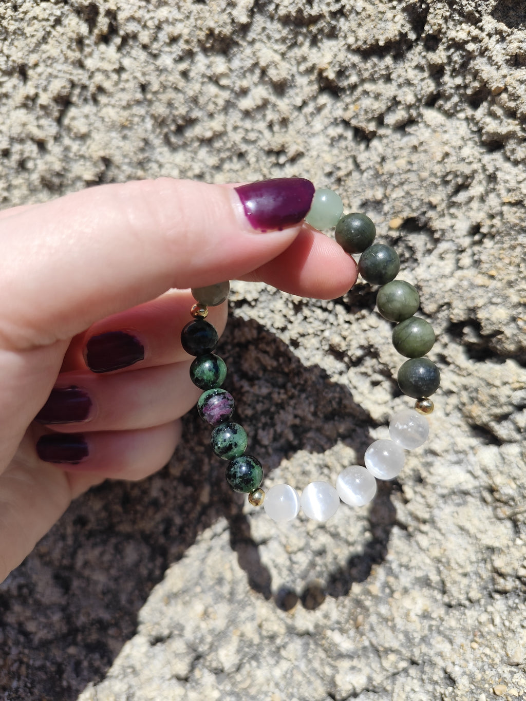 Bracelet « Renaissance » – Sélénite, Rubis Zoïsite, Jade Vert et Aventurine Verte | Pièce Unique
